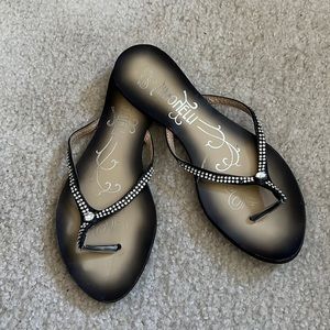 Flats with crystal detail. New! Size7